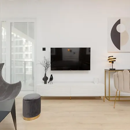 Lux Kasprzaka 29 With Parking By Renters Prestige * Warsaw